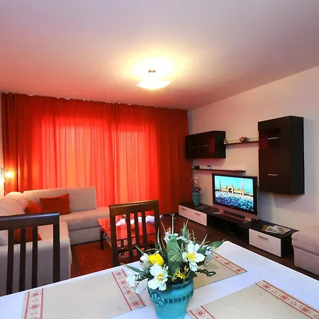 Alpe-adria アパート *